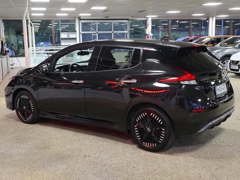 Käytetty Nissan Leaf N-Connecta 110 kW (150 HP) 2023 Musta Viistoperä