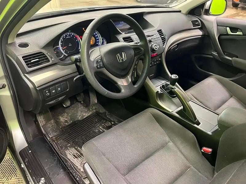 Käytetty Honda Accord Comfort 156 HP (114 kW) 2011 Hopea / harmaa Farmari