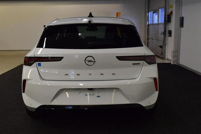 Käytetty Opel Astra Innovation 180 HP (132 kW) 2023 Viistoperä