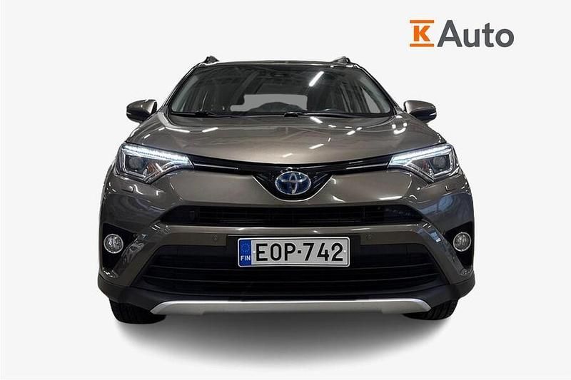 Käytetty Toyota RAV4 Hybrid Edition 155 HP (114 kW) 2017 Katumaasturi