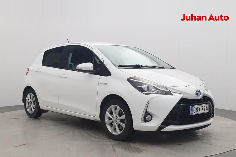 Valkoinen Käytetty 2019 Toyota Yaris Hybrid Active Viistoperä | 15 990 € (Perustarjous) - Kuva 1/4