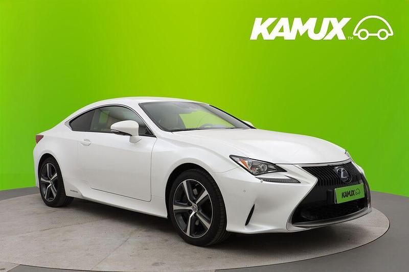 Valkoinen Käytetty 2018 Lexus RC300h Executive Line Coupe - kaksiovinen | 27 900 € - Kuva 1/3