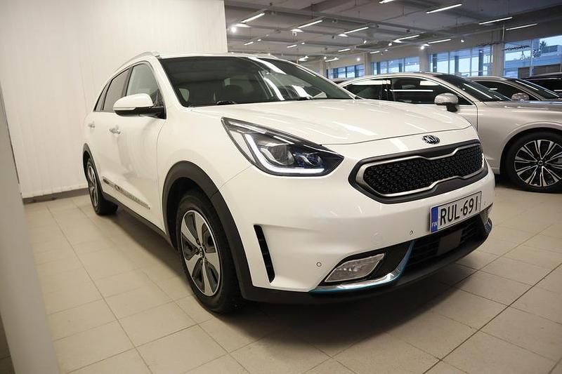 Käytetty Kia Niro 105 HP (77 kW) 2017 Valkoinen Katumaasturi