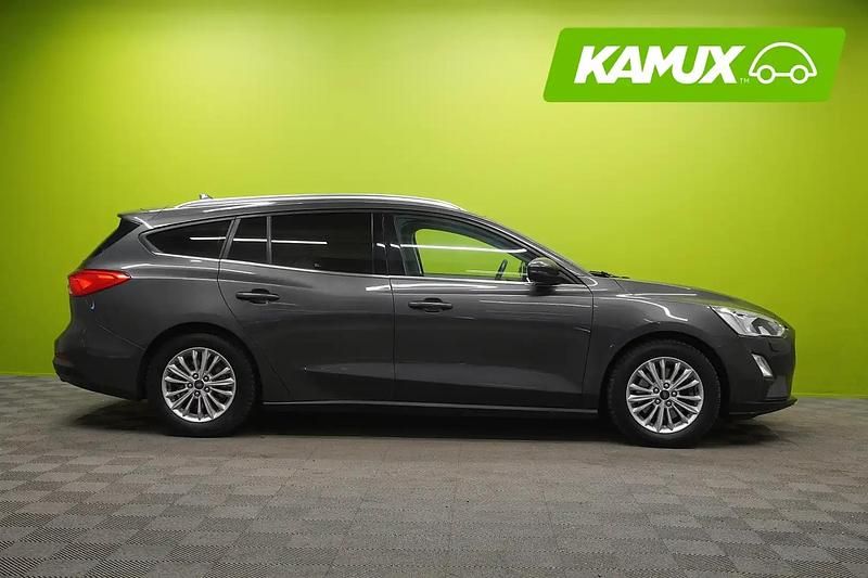Käytetty Ford Focus Titanium 125 HP (91 kW) 2019 Hopea / harmaa Farmari
