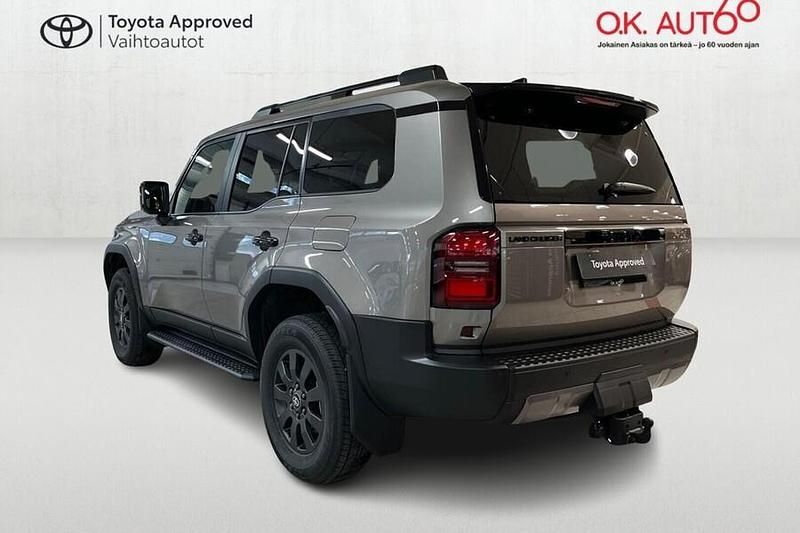 Käytetty Toyota Land Cruiser 205 HP (150 kW) 2024 Katumaasturi