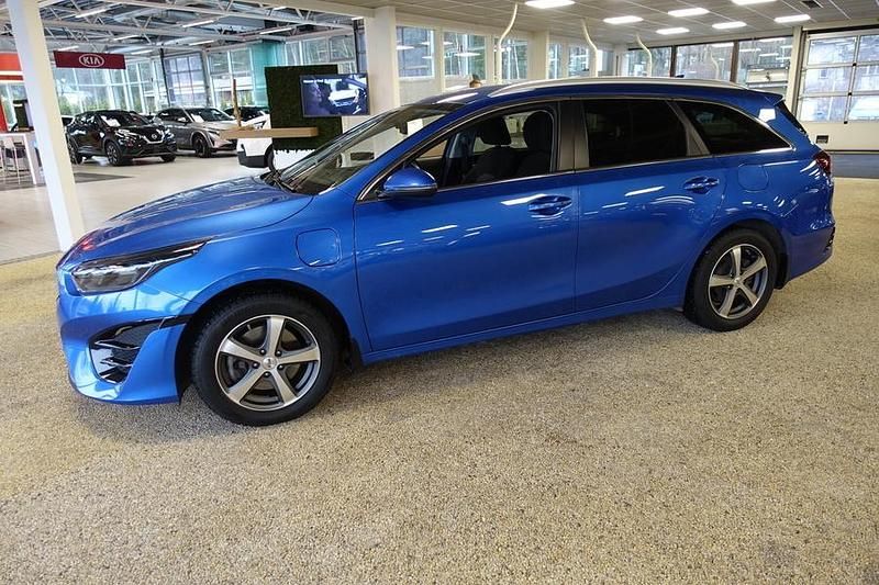 Käytetty Kia Ceed Sportswagon 105 HP (77 kW) 2022 Sininen Farmari