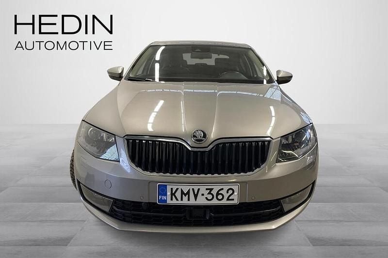 Käytetty Skoda Octavia LAURIN & KLEMENT 180 HP (132 kW) 2015 Peessi Viistoperä