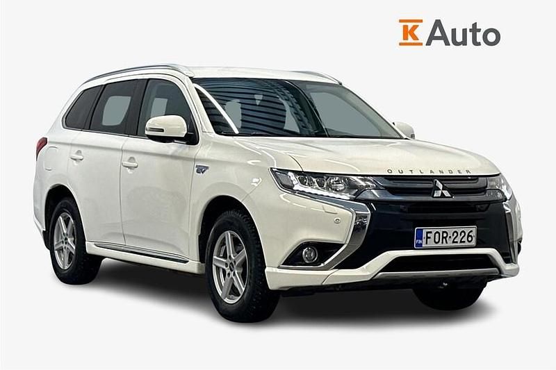 Käytetty Mitsubishi Outlander P-HEV Instyle 121 HP (88 kW) 2016 Valkoinen Farmari