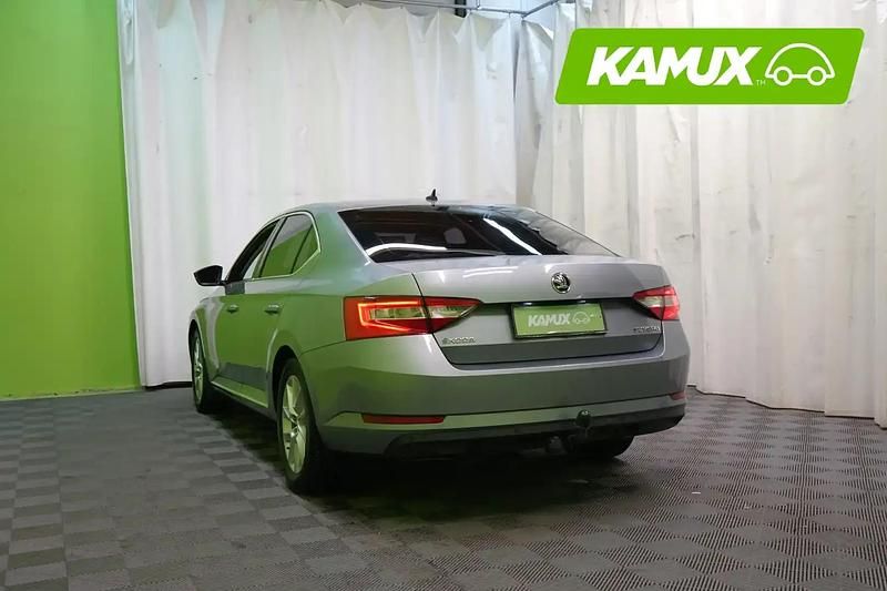 Käytetty Skoda Superb Ambition 150 HP (110 kW) 2016 Hopea / harmaa Sedan