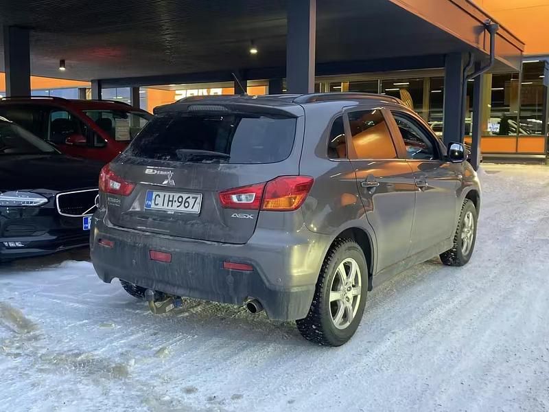Käytetty Mitsubishi ASX Invite 117 HP (86 kW) 2012 Katumaasturi