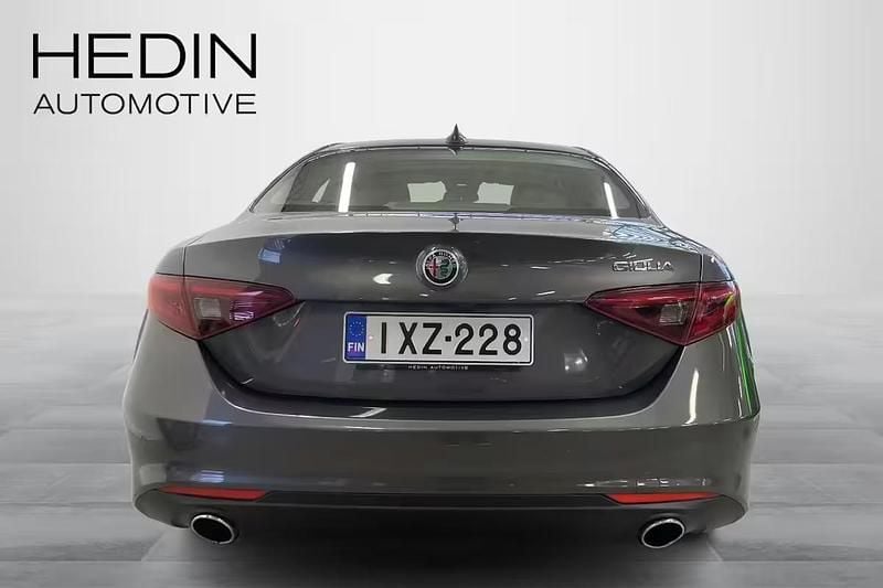 Käytetty Alfa Romeo Giulia Super 201 HP (147 kW) 2020 Harmaa Sedan