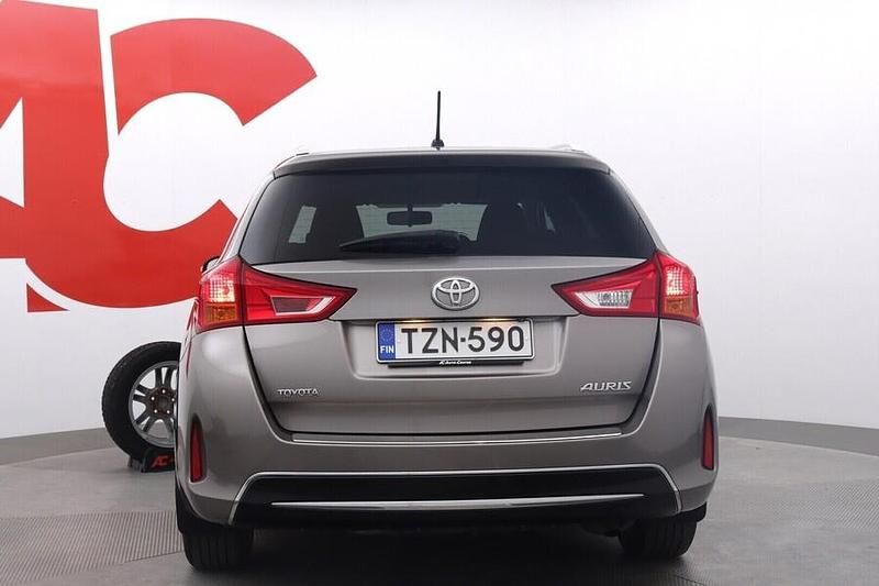 Käytetty Toyota Auris Touring Sports Active 132 HP (97 kW) 2014 Ruskea (beige) Farmari