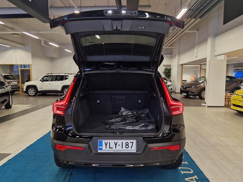 Käytetty Volvo XC40 Plus 175 kW (238 HP) 2023 Katumaasturi