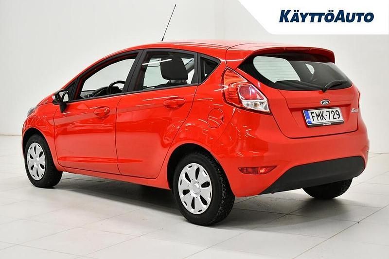 Käytetty Ford Fiesta Trend 80 HP (58 kW) 2016 Punainen Viistoperä