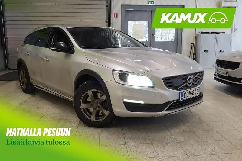 Käytetty Volvo V60 CC Business Edition 150 HP (110 kW) 2017 Hopea / harmaa Farmari