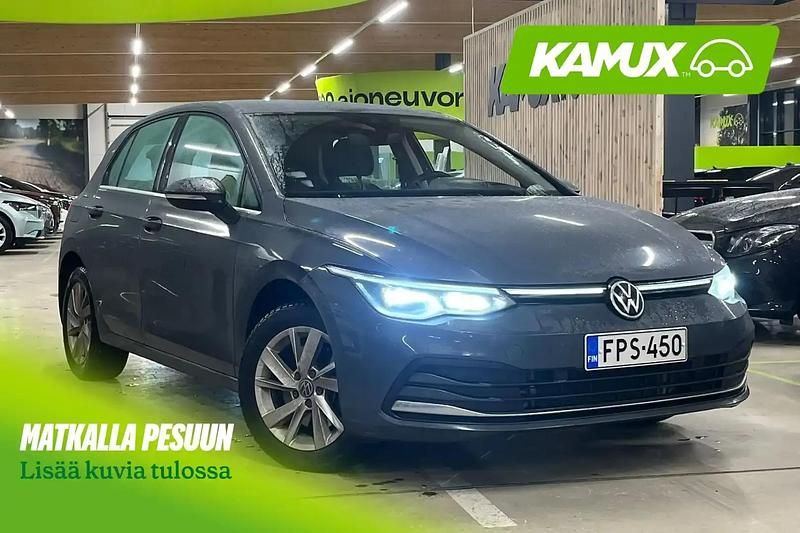 Hopea / harmaa Käytetty 2021 VW Golf VIII Style Sedan | 21 750 € (Perustarjous) - Kuva 1/4