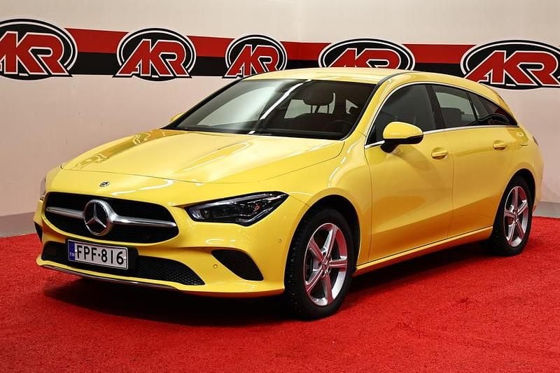 Käytetty Mercedes CLA250e Business 160 HP (117 kW) 2022 Keltainen Sedan