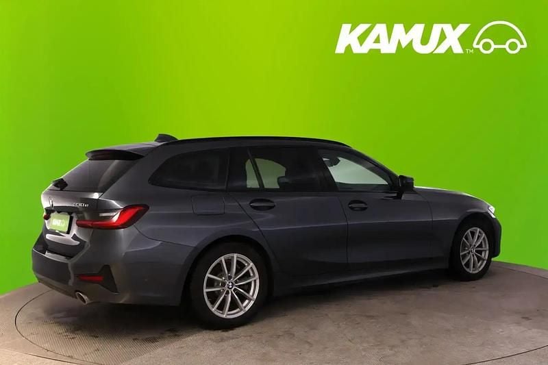 Käytetty BMW 330e Sport Line 292 HP (214 kW) 2020 Hopea / harmaa Farmari
