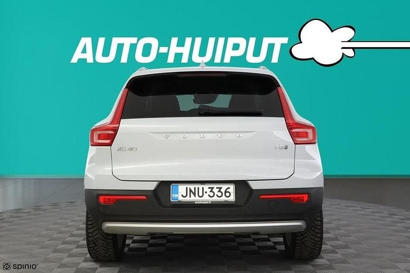 Käytetty Volvo XC40 Momentum 262 HP (192 kW) 2020 Katumaasturi