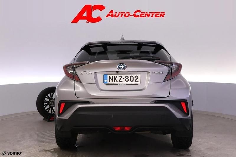 Käytetty Toyota C-HR Premium 122 HP (89 kW) 2017 Hopea Katumaasturi