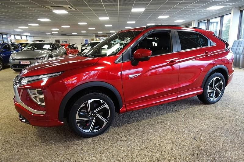 Punainen Käytetty 2022 Mitsubishi Eclipse Intense Viistoperä | 25 990 € (Perustarjous) - Kuva 1/4