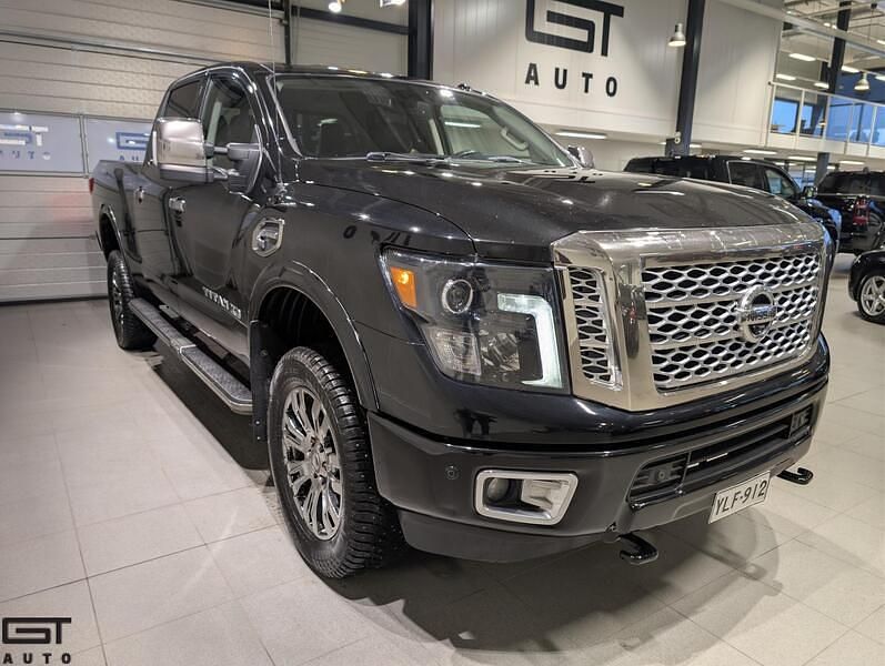Käytetty Nissan Titan XD Platinum 310 HP (228 kW) 2016 Nouto