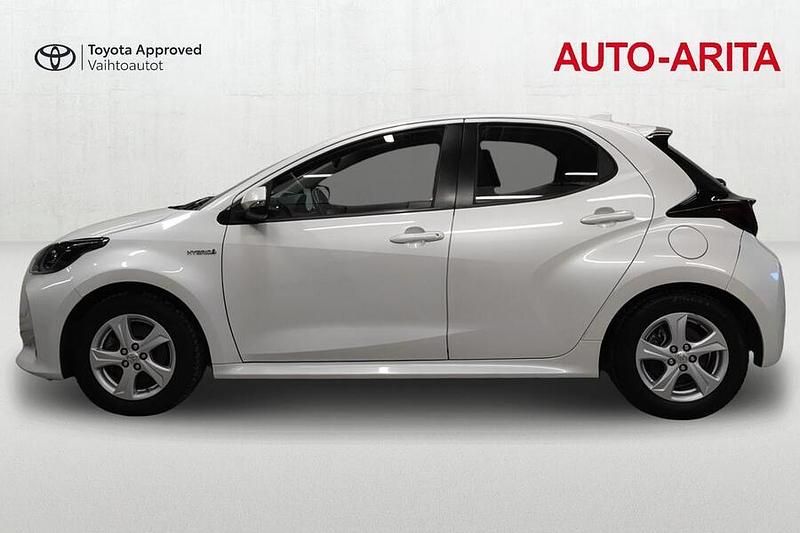 Käytetty Toyota Yaris Hybrid Active 116 HP (85 kW) 2020 Viistoperä