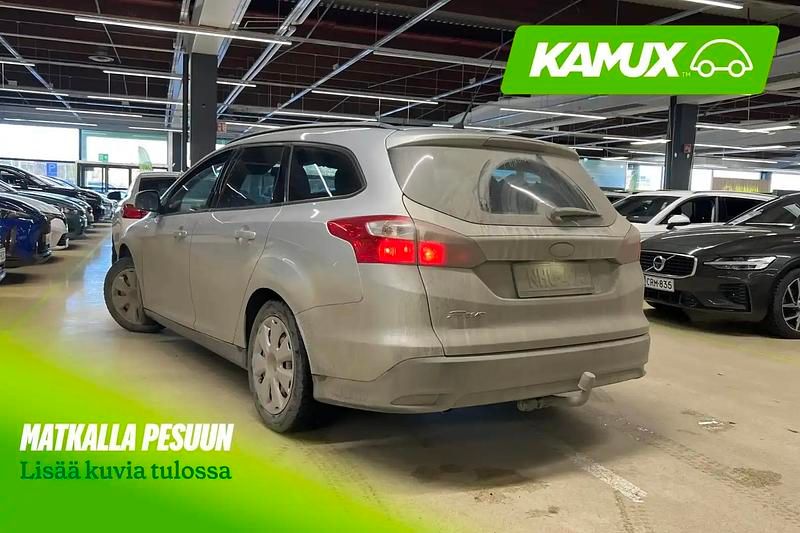 Käytetty Ford Focus Trend 105 HP (77 kW) 2011 Hopea / harmaa Farmari