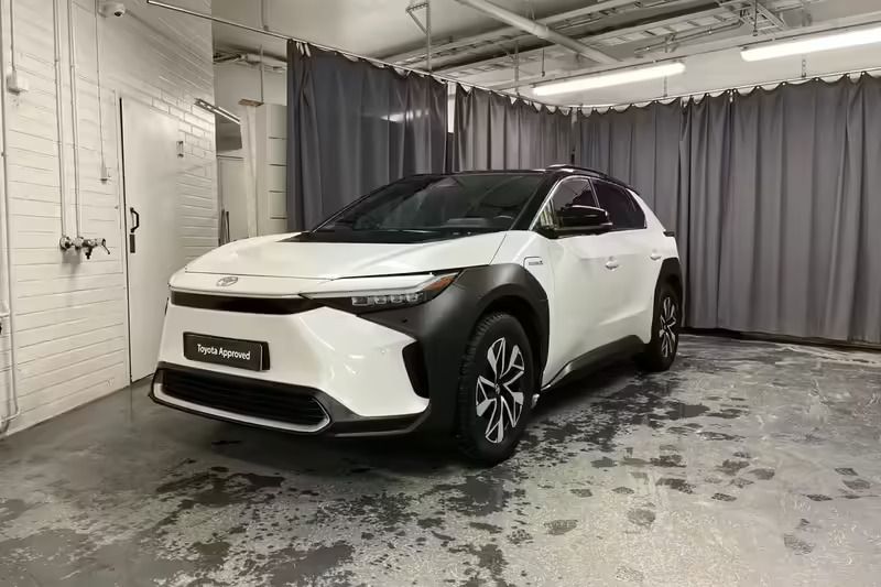2vp Käytetty 2023 Toyota bZ4X Premium Katumaasturi | 34 990 € (Perustarjous) - Kuva 1/4