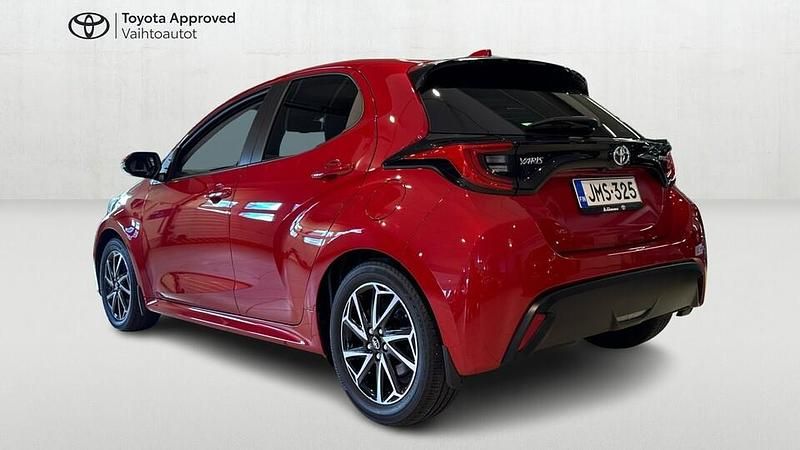Käytetty Toyota Yaris Hybrid Style 116 HP (85 kW) 2022 Punainen Viistoperä