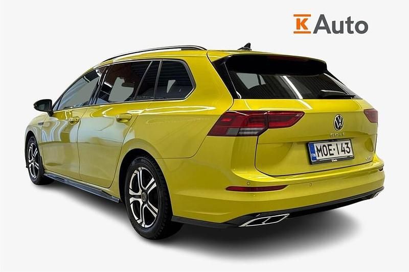 Käytetty VW Golf VIII Business 131 HP (96 kW) 2022 Keltainen Farmari