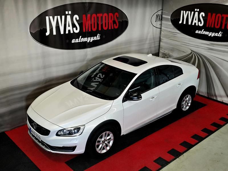 Käytetty Volvo S60 CC Summum 190 HP (139 kW) 2016 Sedan