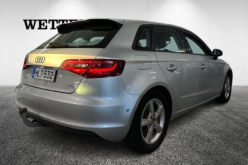 Käytetty Audi A3 Sportback Business 140 HP (102 kW) 2014 Hopea Viistoperä