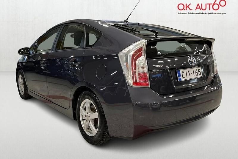 Käytetty Toyota Prius 99 HP (72 kW) 2012 Harmaa Viistoperä