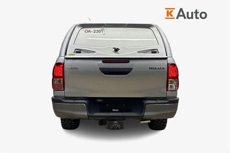 Käytetty Toyota HiLux Active 150 HP (110 kW) 2018 Hopea Nouto