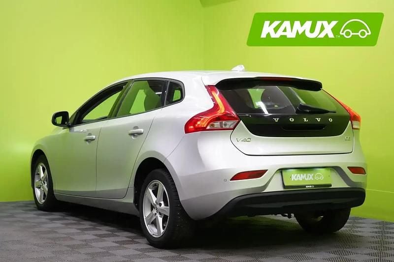 Käytetty Volvo V40 Business Edition 120 HP (88 kW) 2018 Hopea / harmaa Sedan