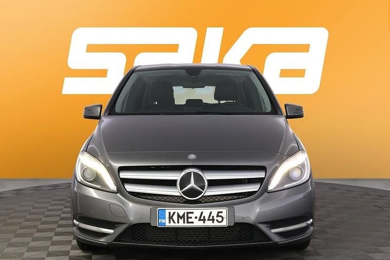 Käytetty Mercedes B180 Business 109 HP (80 kW) 2013 Tila-auto