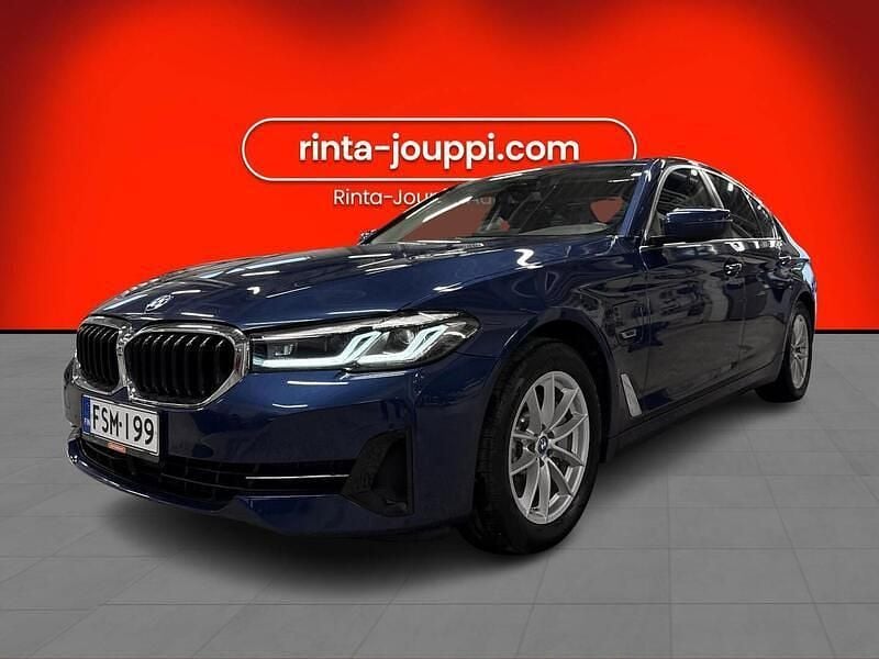 Sininen Käytetty 2023 BMW 530e Comfort Edition Sedan | 29 290 € (Hyvä tarjous) - Kuva 1/3