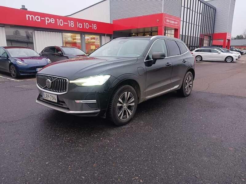 Musta Käytetty 2023 Volvo XC60 Core Katumaasturi | 45 490 € (Hieman kallis) - Kuva 1/4