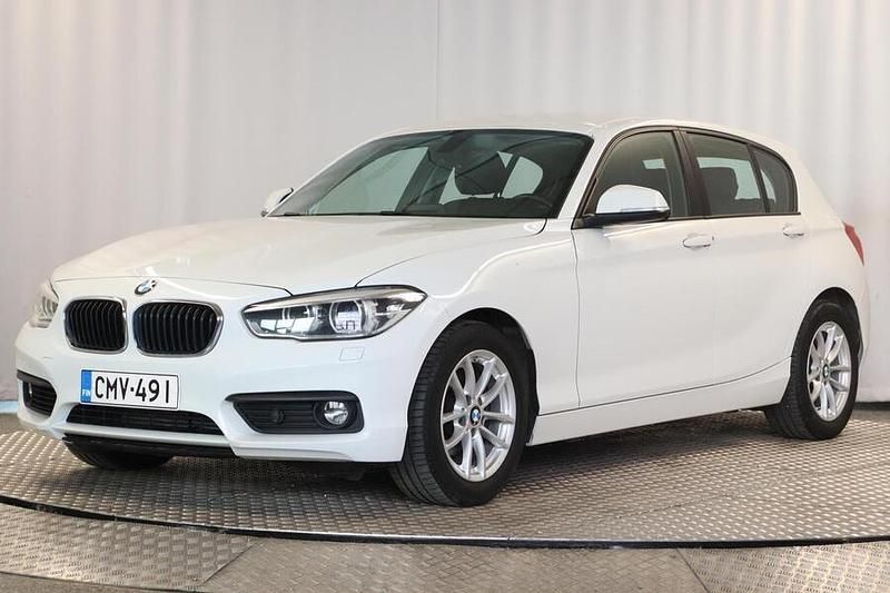 Valkoinen Käytetty 2019 BMW 118 Viistoperä | 17 900 € (Supertarjous) - Kuva 1/4