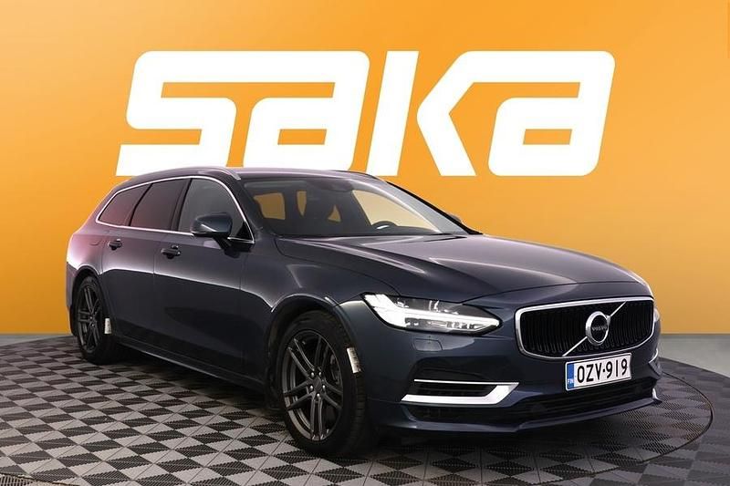 Käytetty Volvo V90 Momentum 392 HP (288 kW) 2020 Farmari