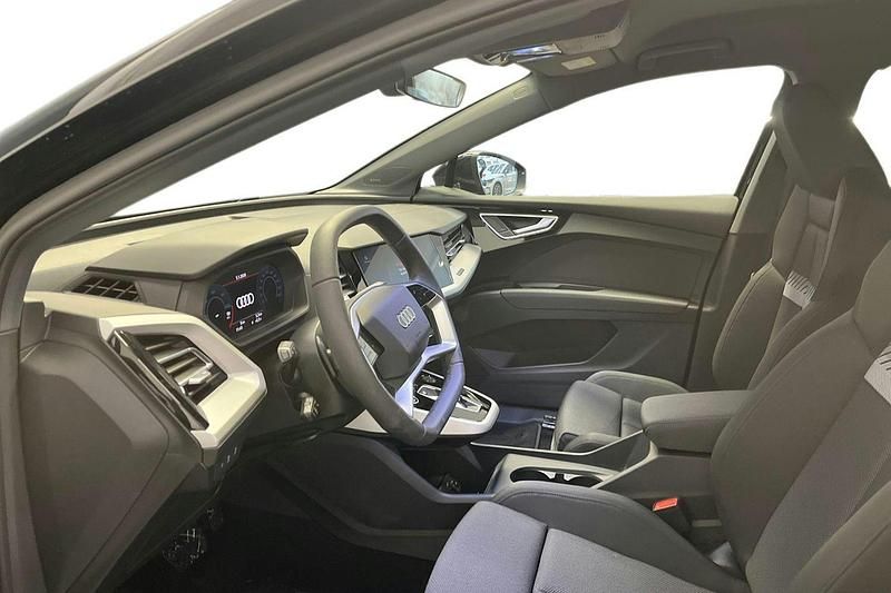 Käytetty Audi Q4 e-tron Premium 207 kW (282 HP) 2026 Mythos musta Katumaasturi