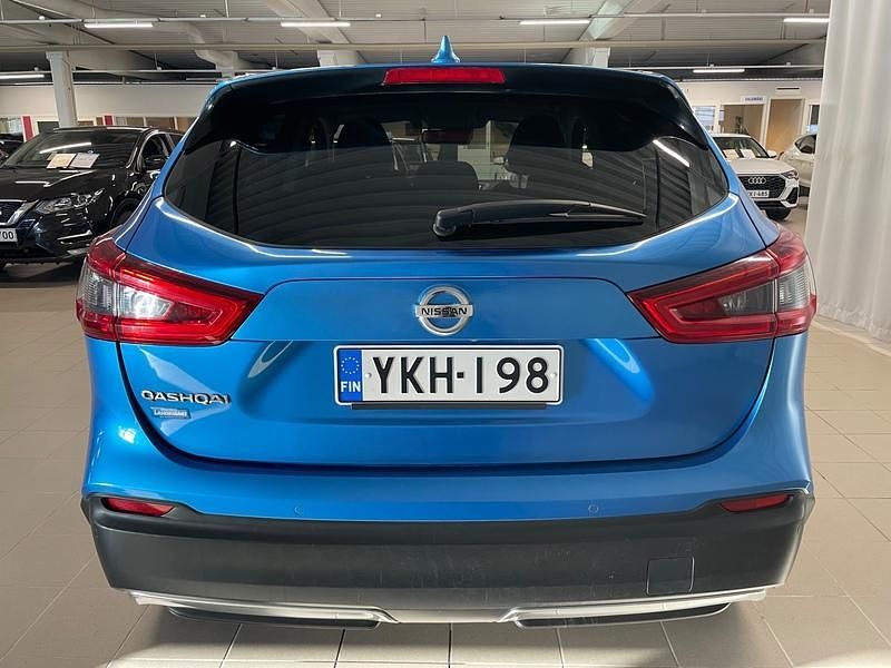 Käytetty Nissan Qashqai N-Connecta 116 HP (85 kW) 2018 Sininen Katumaasturi
