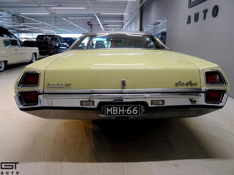 Käytetty Oldsmobile Delta 88 175 HP (128 kW) 1972 Coupe - kaksiovinen