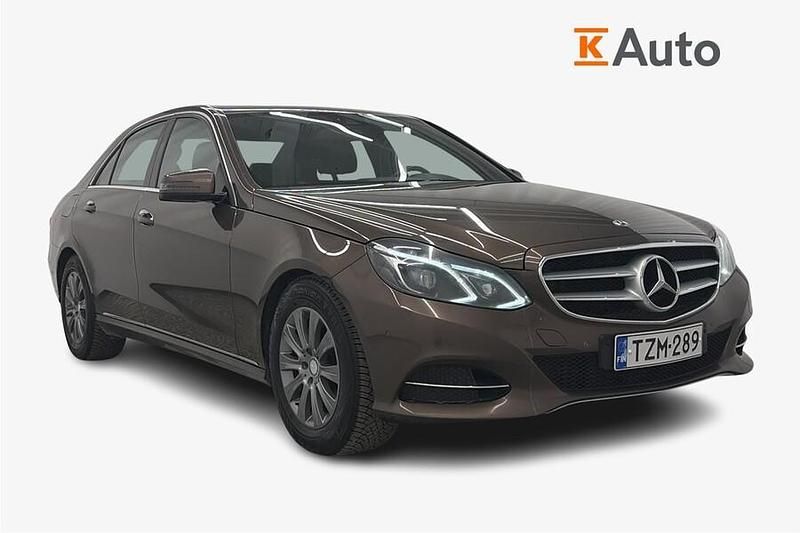 Käytetty Mercedes E220 Business 170 HP (125 kW) 2015 Ruskea (beige) Sedan