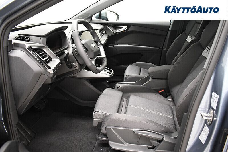 Käytetty Audi Q4 e-tron Comfort 264 kW (360 HP) 2023 Geysirsininen, meta Katumaasturi