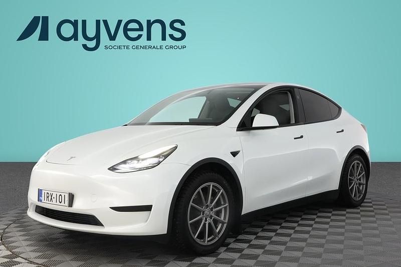 Valkoinen Käytetty 2024 Tesla Model Y RWD Katumaasturi | 35 900 € (Hieman kallis) - Kuva 1/4