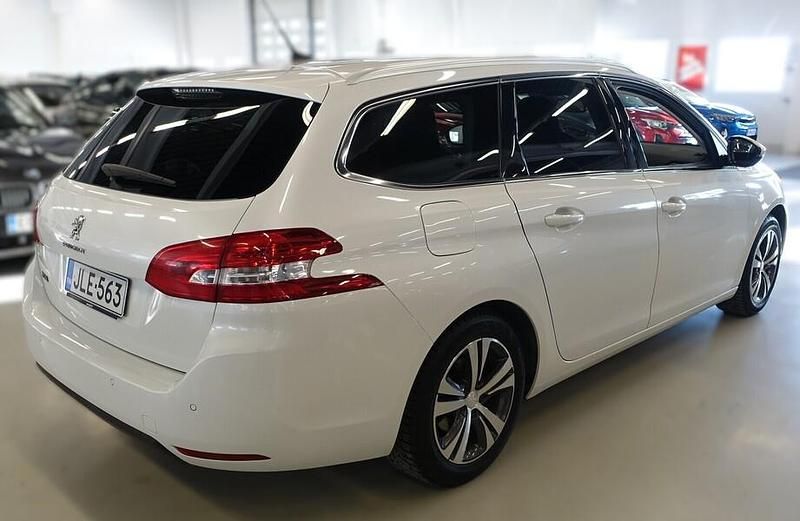 Käytetty Peugeot 308 SW Allure 131 HP (96 kW) 2019 Farmari