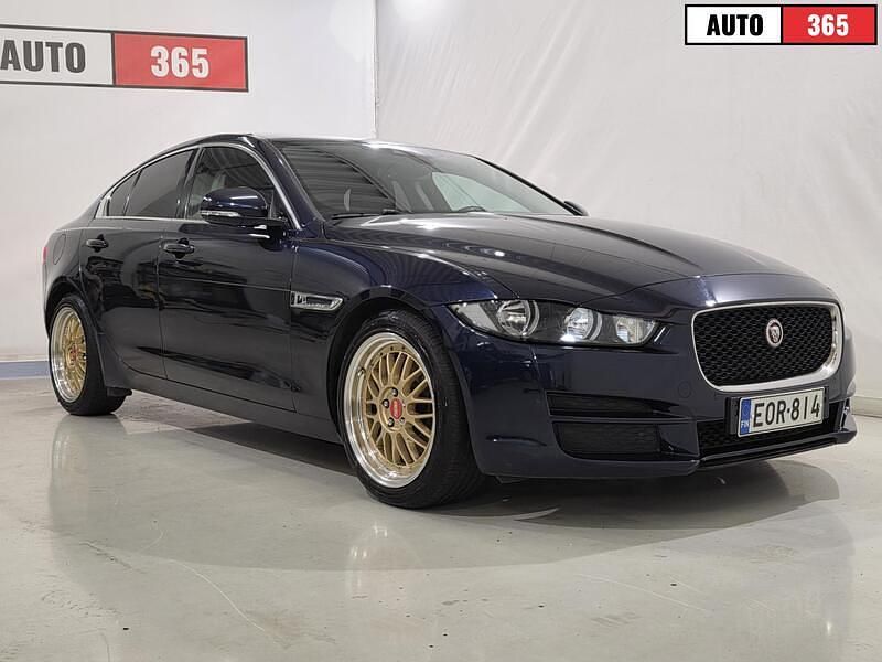 Käytetty Jaguar XE Prestige 163 HP (119 kW) 2016 Sedan