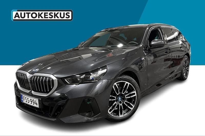 Harmaa Käytetty 2025 BMW 530e M Sport Farmari | 61 390 € - Kuva 1/3